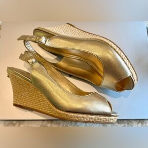 Lilly Pulitzer Metallic Gold Peep-Toe Slingback Heels 6.5. Like New